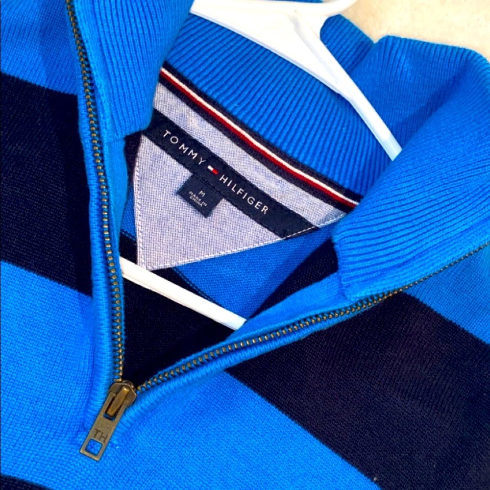 Medium Tommy Hilfiger Sweater .